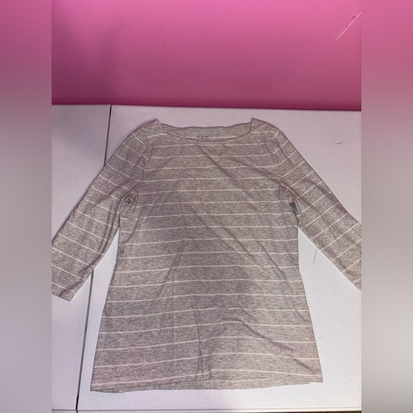 Elegant Gray Striped Long Sleeve Top - Picture 7 of 7